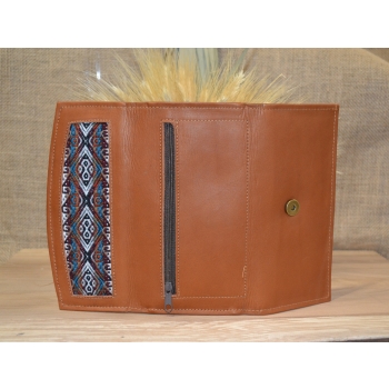 Portfel duży skórzany brązowy z etnicznym kolorowym haftem .